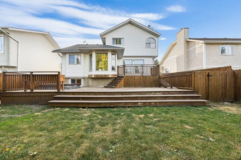 64 Woodmark Crescent SW