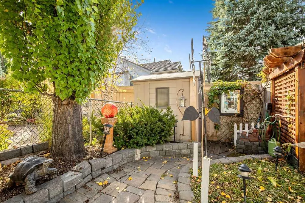 146 Chaparral Close SE