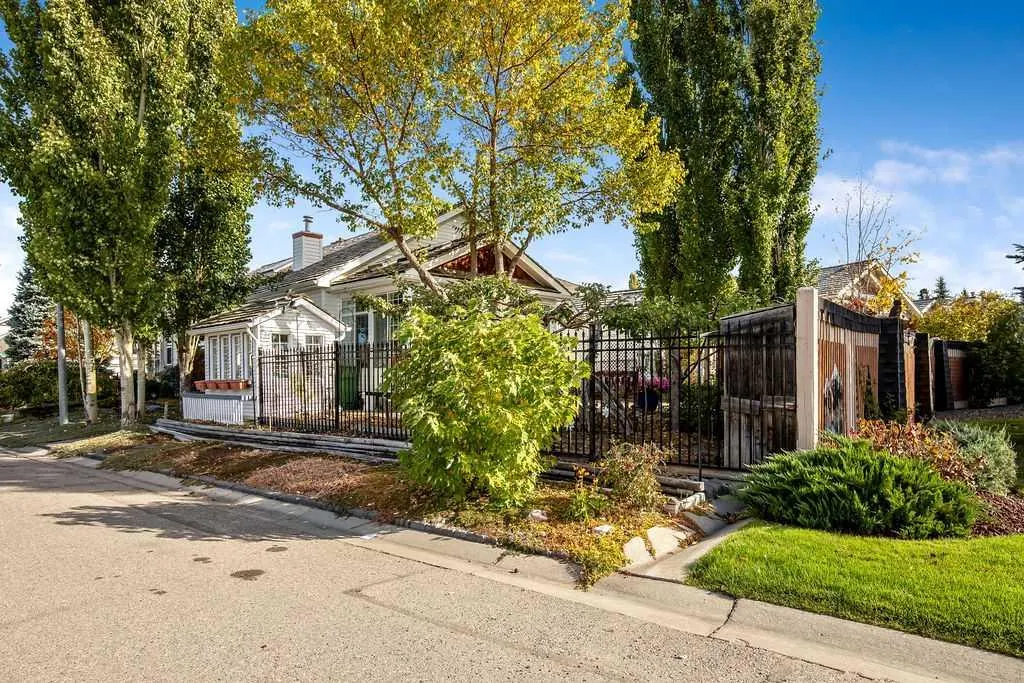 146 Chaparral Close SE
