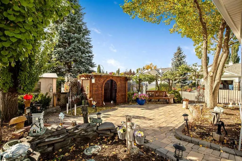 146 Chaparral Close SE