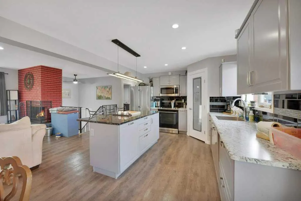 107 Patterson Crescent