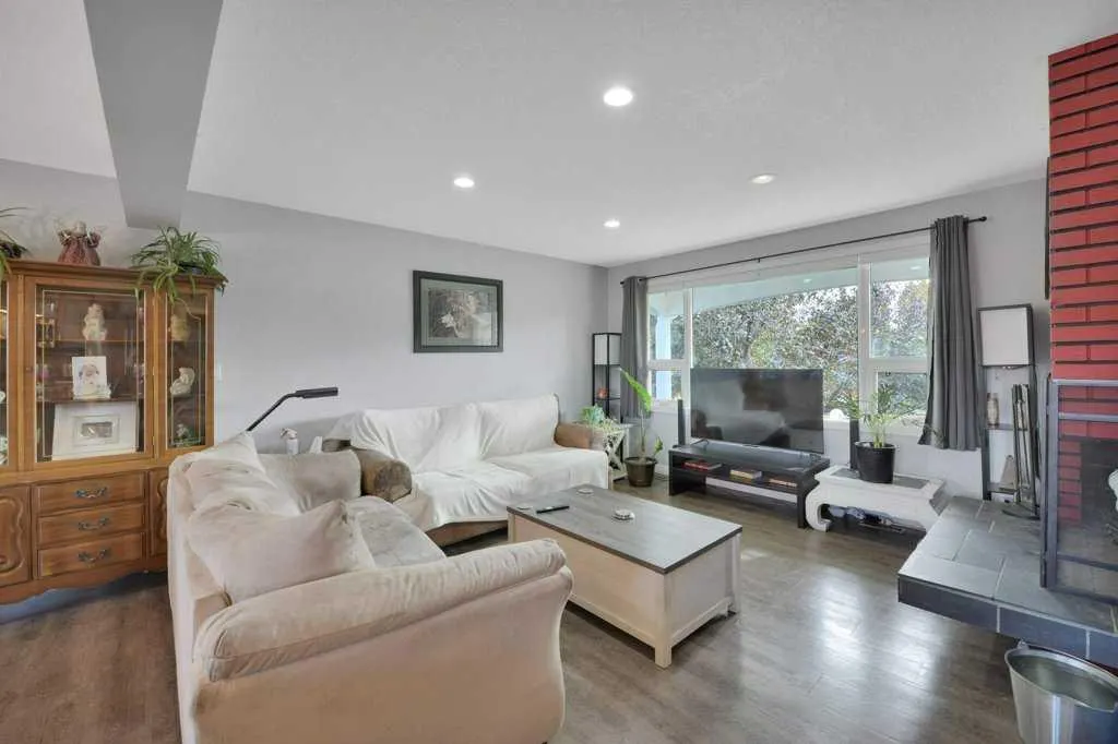 107 Patterson Crescent