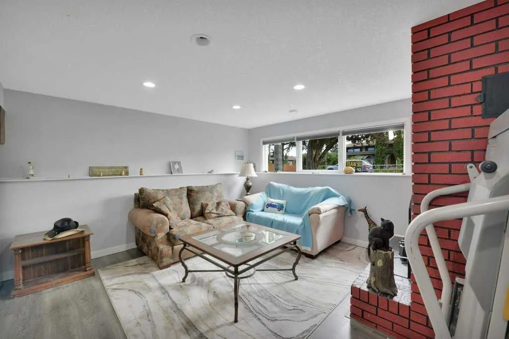 107 Patterson Crescent