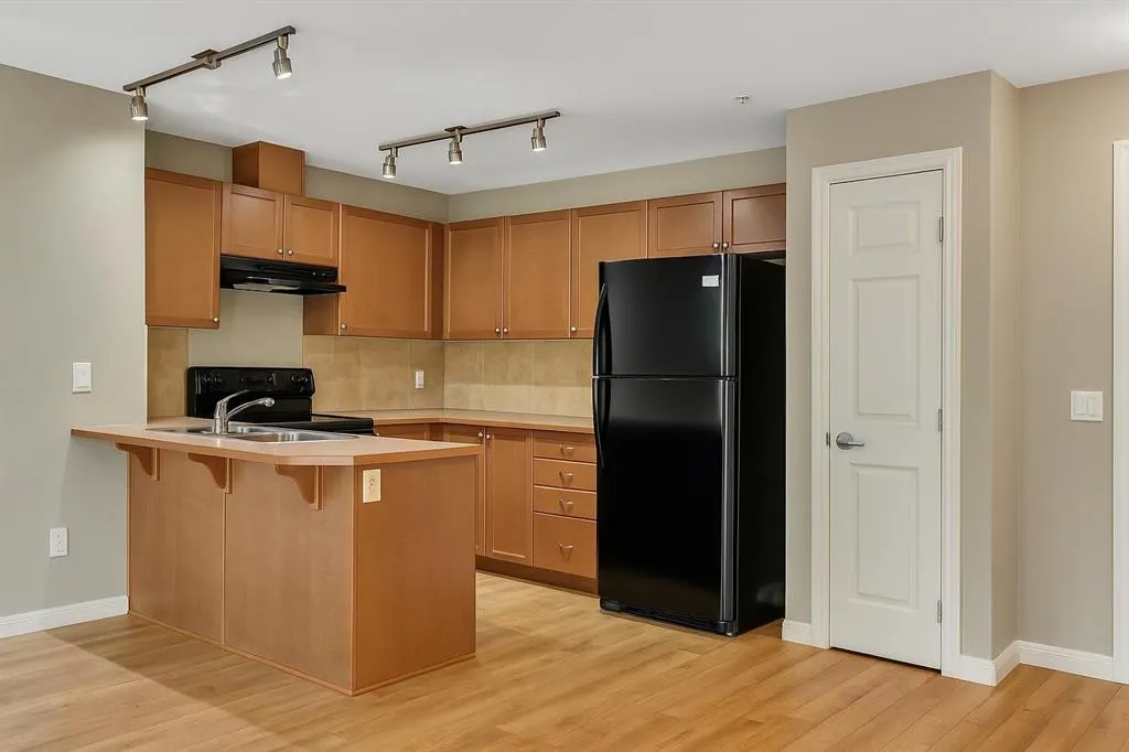 92 Crystal Shores Road, #3201
