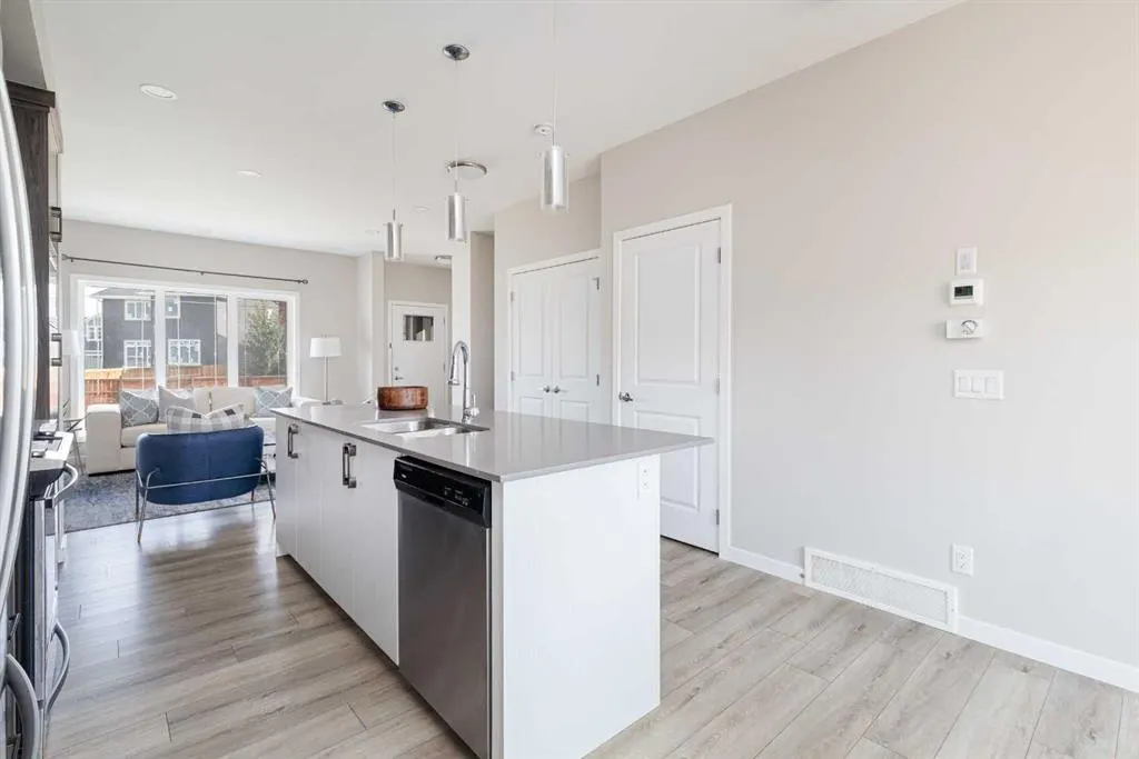 25 Sunrise Way