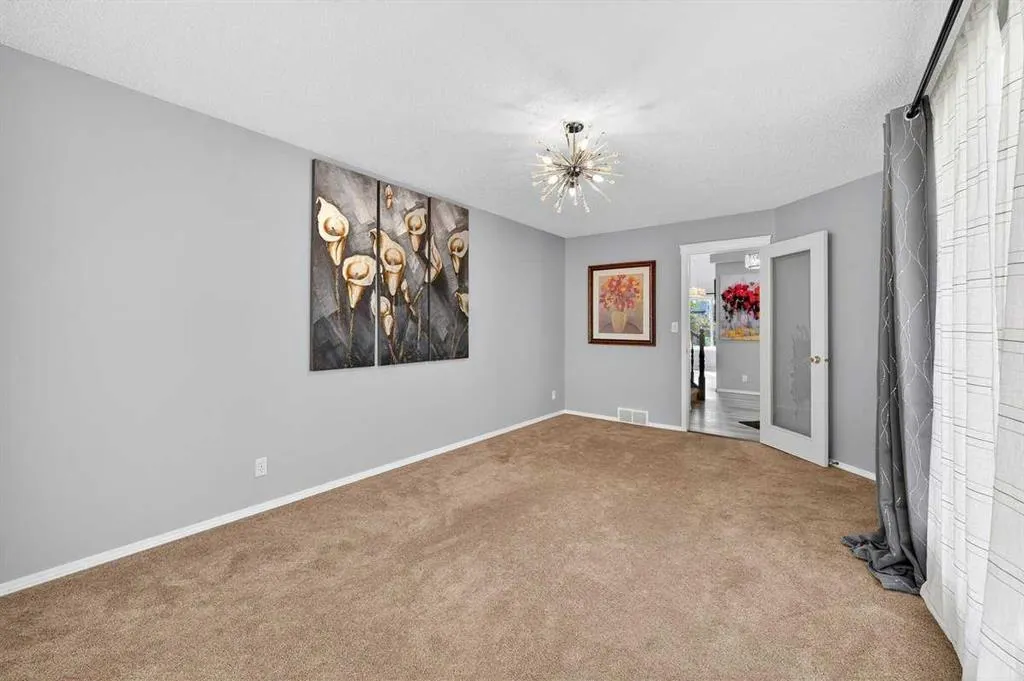 138 Hampstead Circle NW