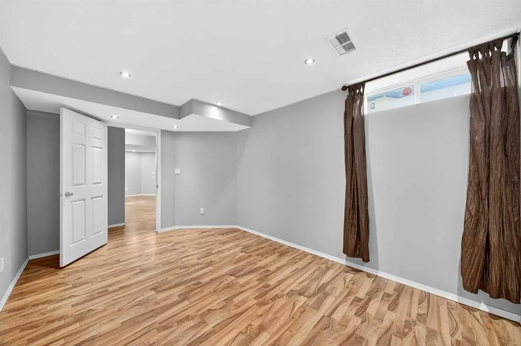 138 Hampstead Circle NW