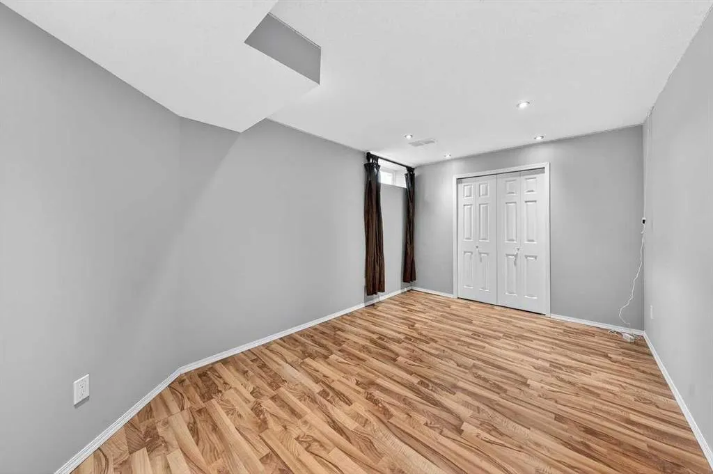 138 Hampstead Circle NW