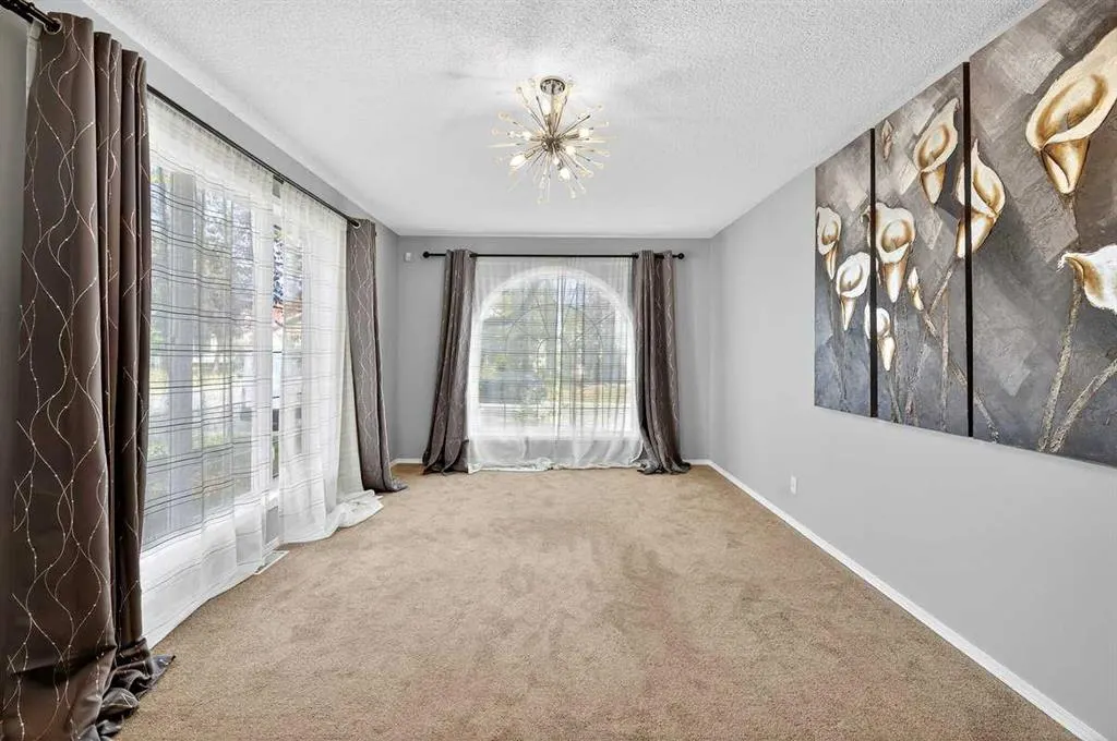 138 Hampstead Circle NW