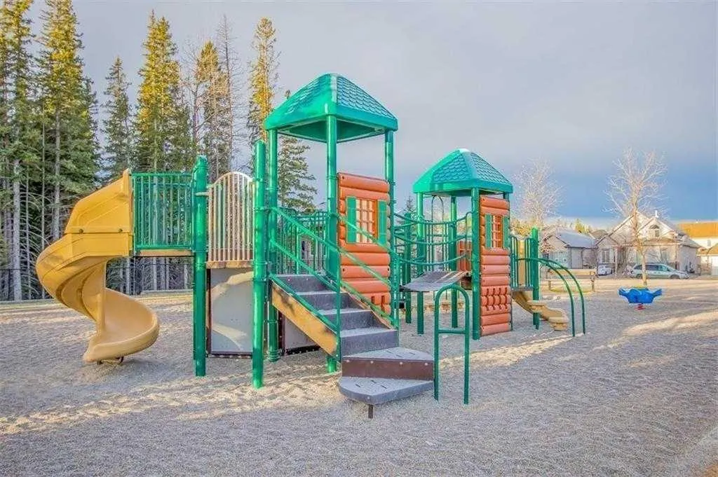 10 Discovery Ridge Close SW, #332