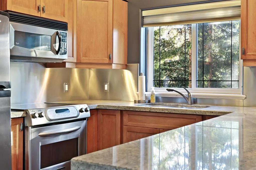 10 Discovery Ridge Close SW, #332