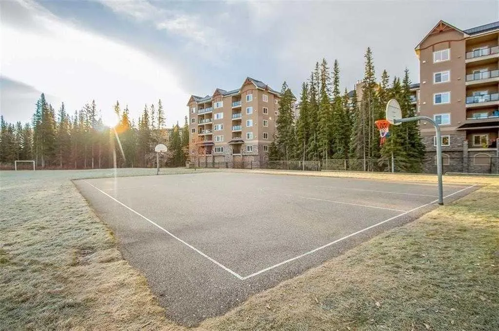 10 Discovery Ridge Close SW, #332
