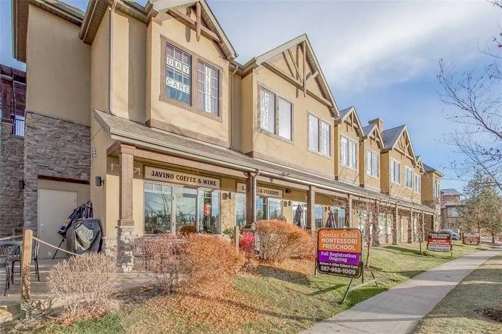 10 Discovery Ridge Close SW, #332