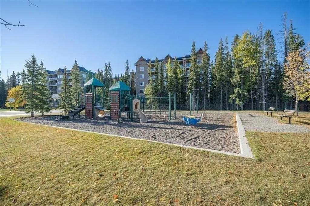 10 Discovery Ridge Close SW, #332