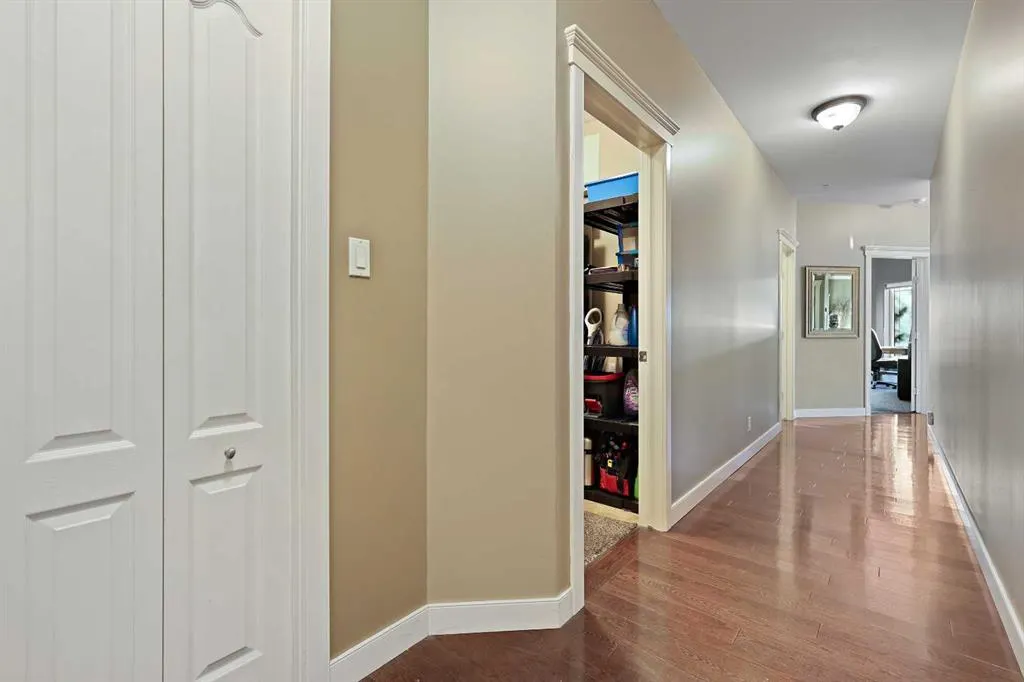 10 Discovery Ridge Close SW, #332