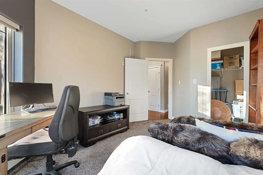 10 Discovery Ridge Close SW, #332