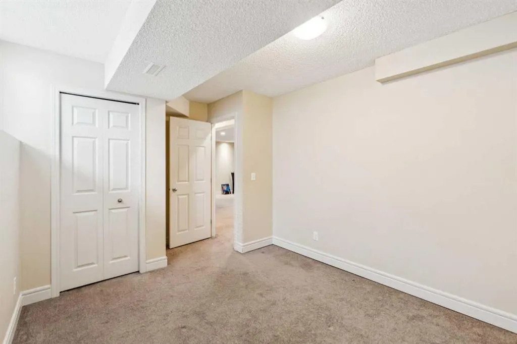 1048 Bridlemeadows Manor SW