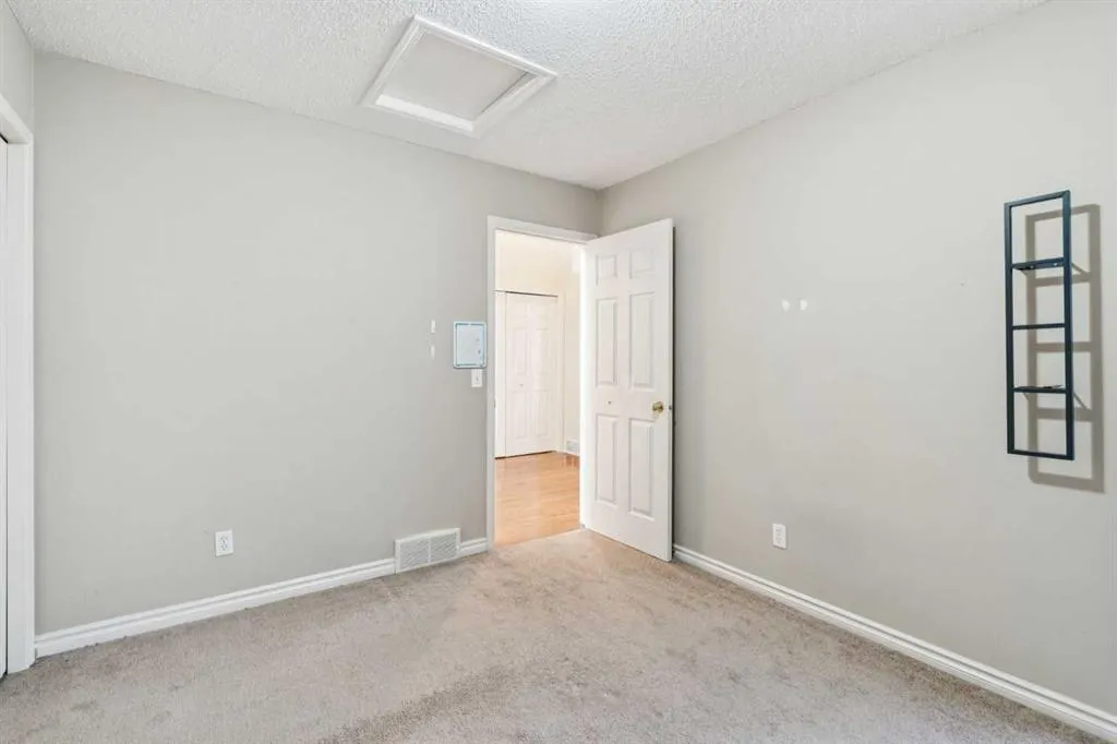 1048 Bridlemeadows Manor SW