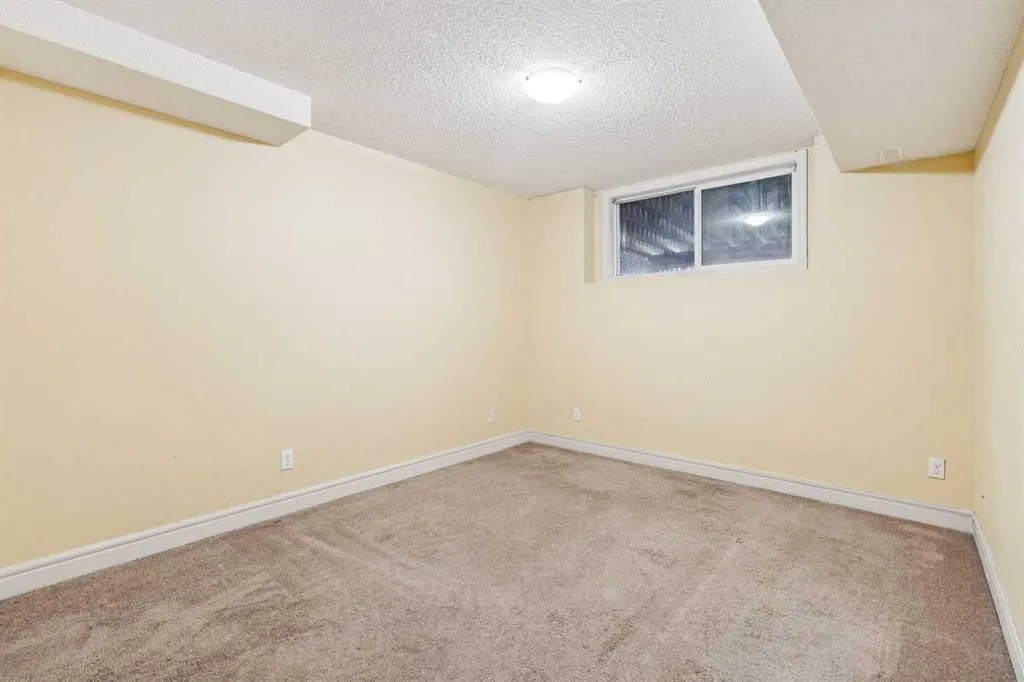 1048 Bridlemeadows Manor SW