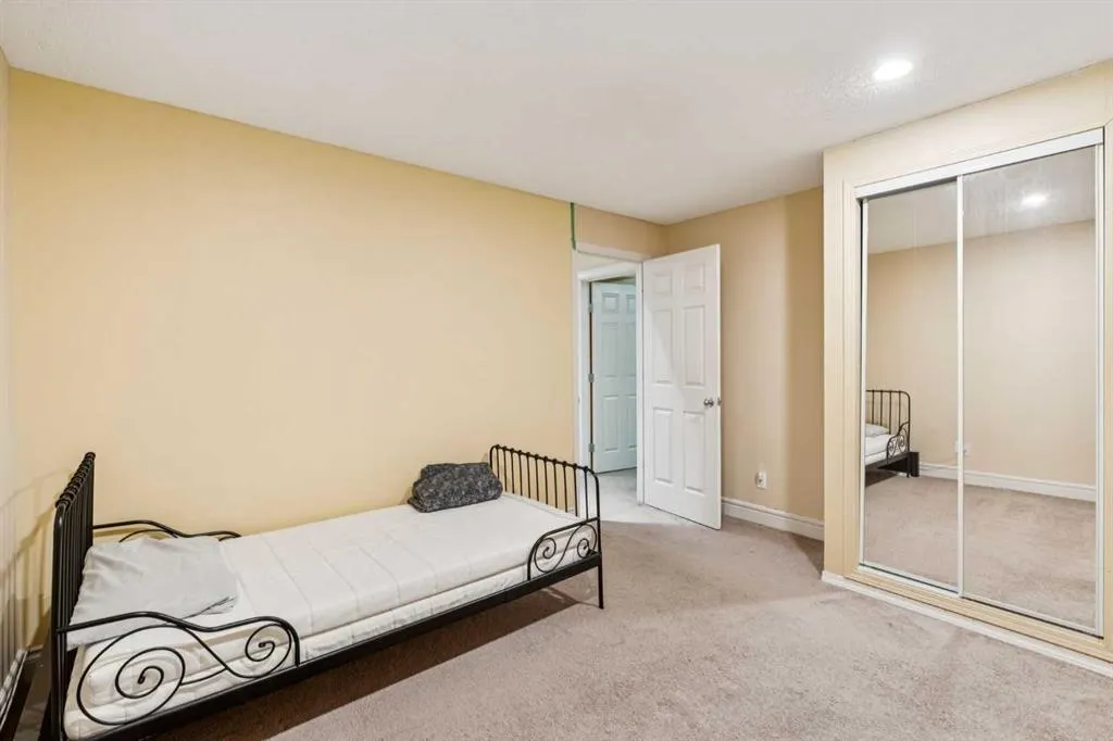 1048 Bridlemeadows Manor SW