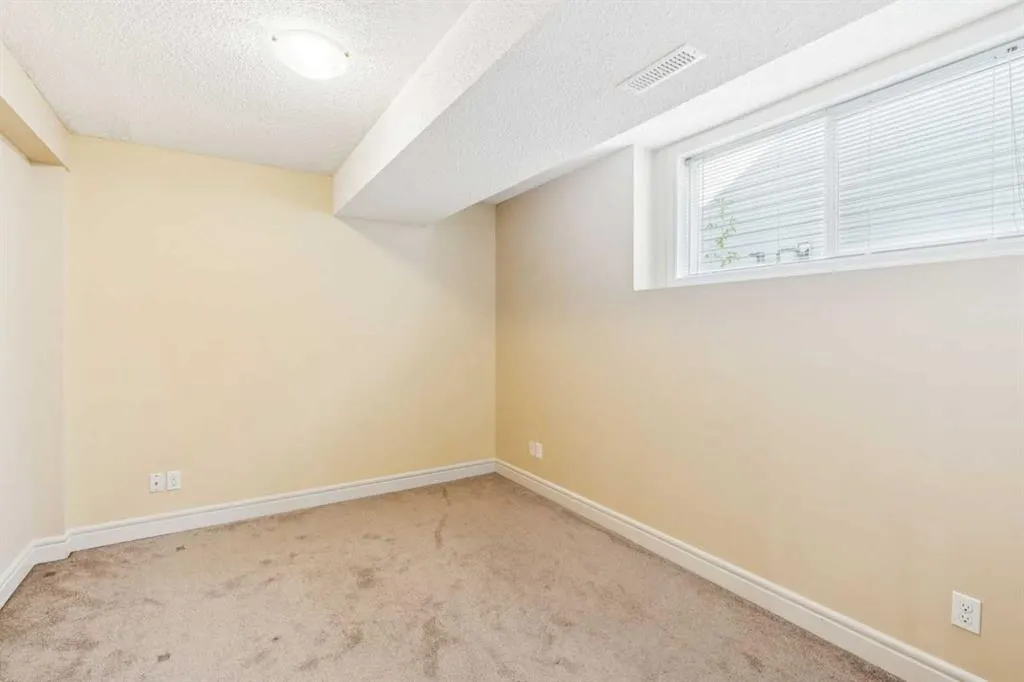 1048 Bridlemeadows Manor SW