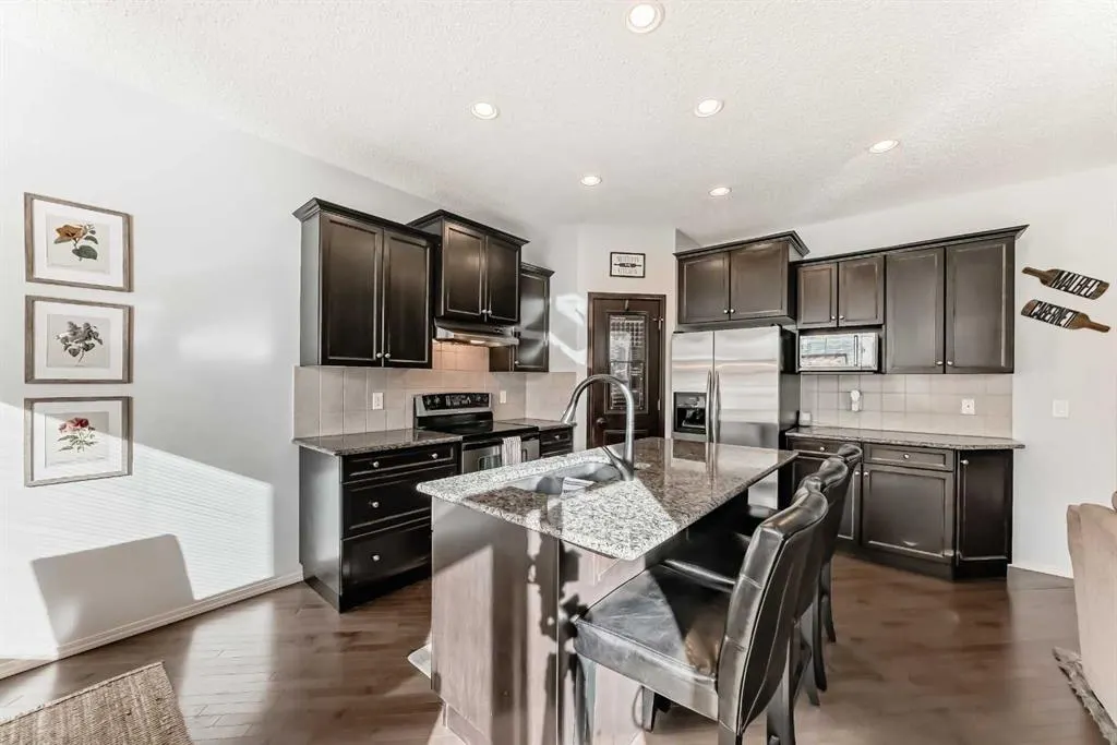168 Royal Oak Terrace NW