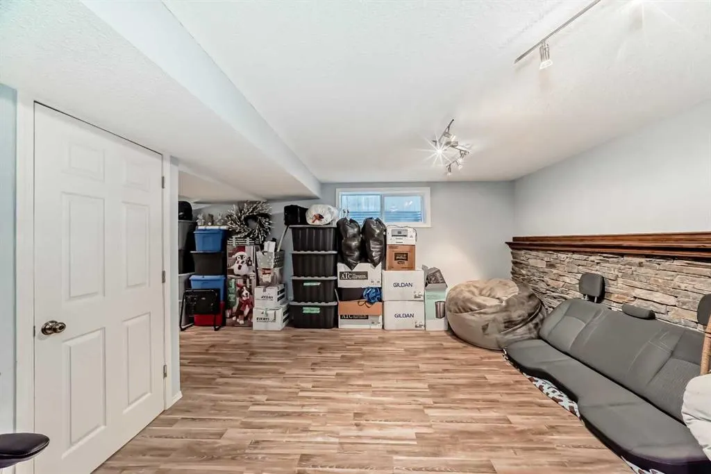 168 Royal Oak Terrace NW