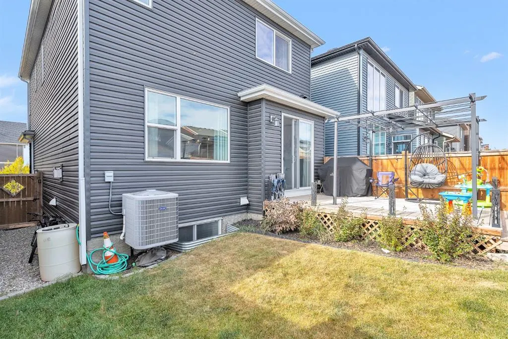 98 Lucas Crescent NW