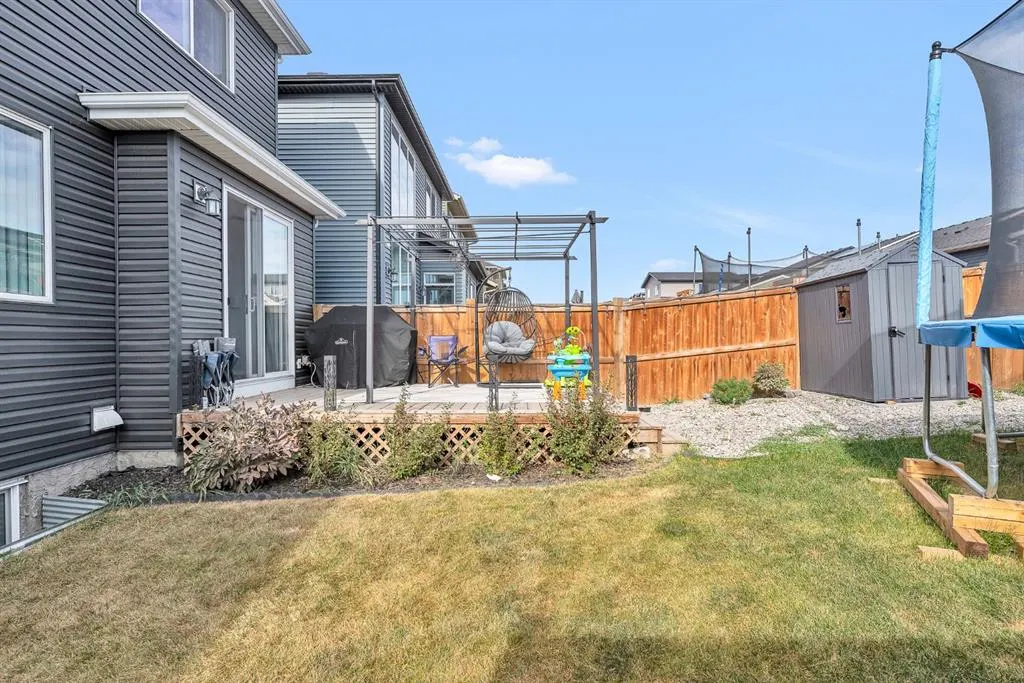 98 Lucas Crescent NW