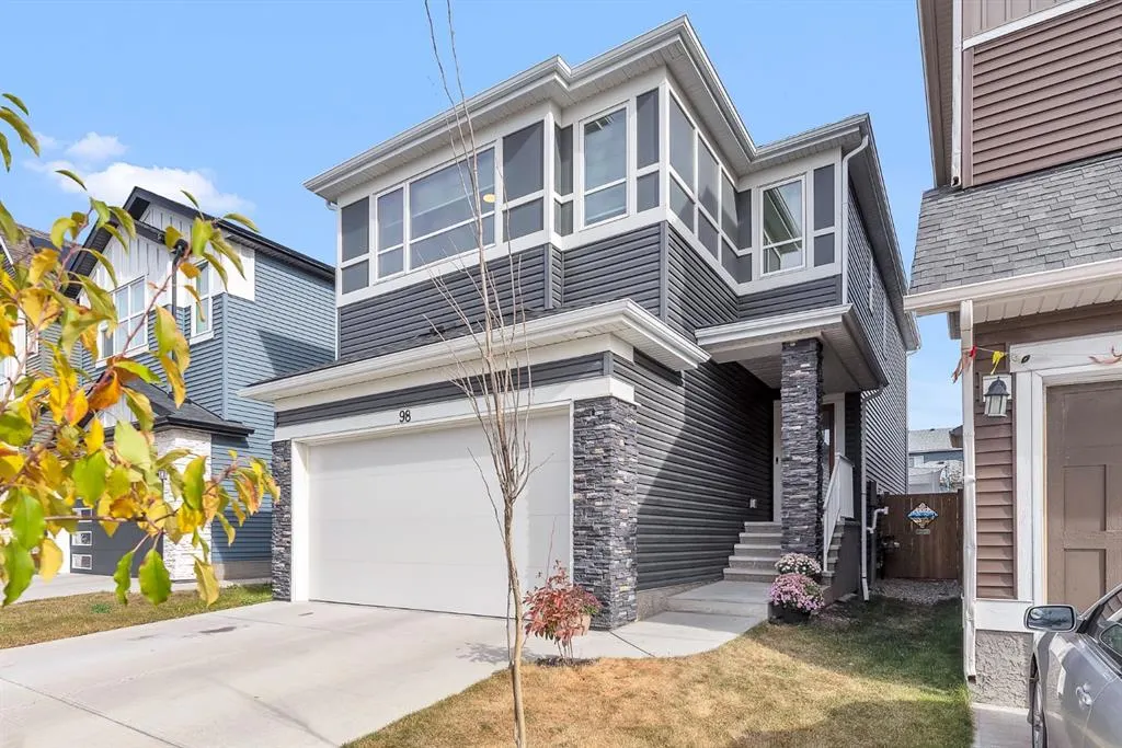 98 Lucas Crescent NW