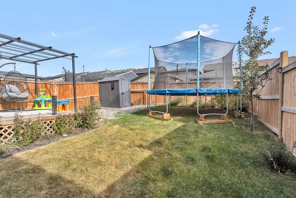98 Lucas Crescent NW