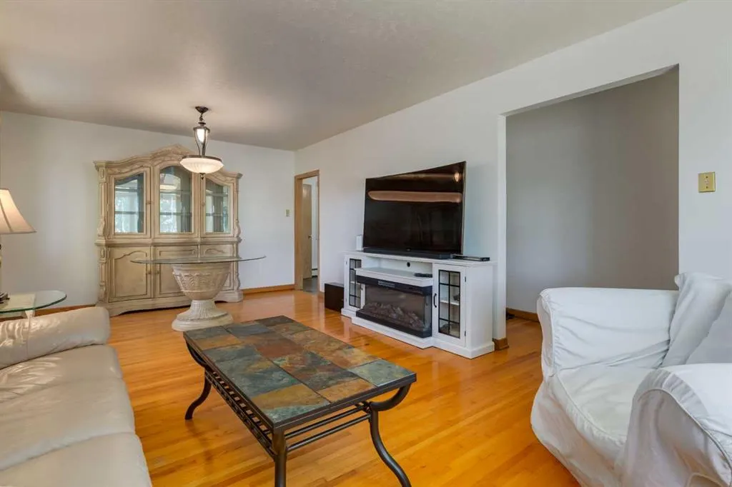 23 Klamath Place SW