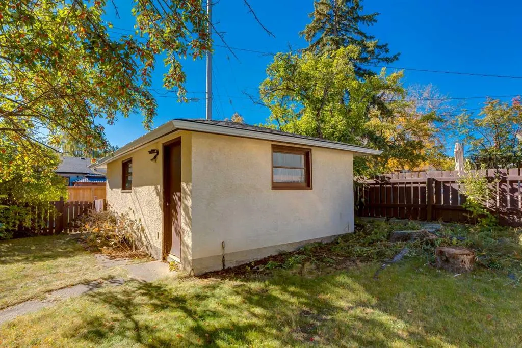 23 Klamath Place SW