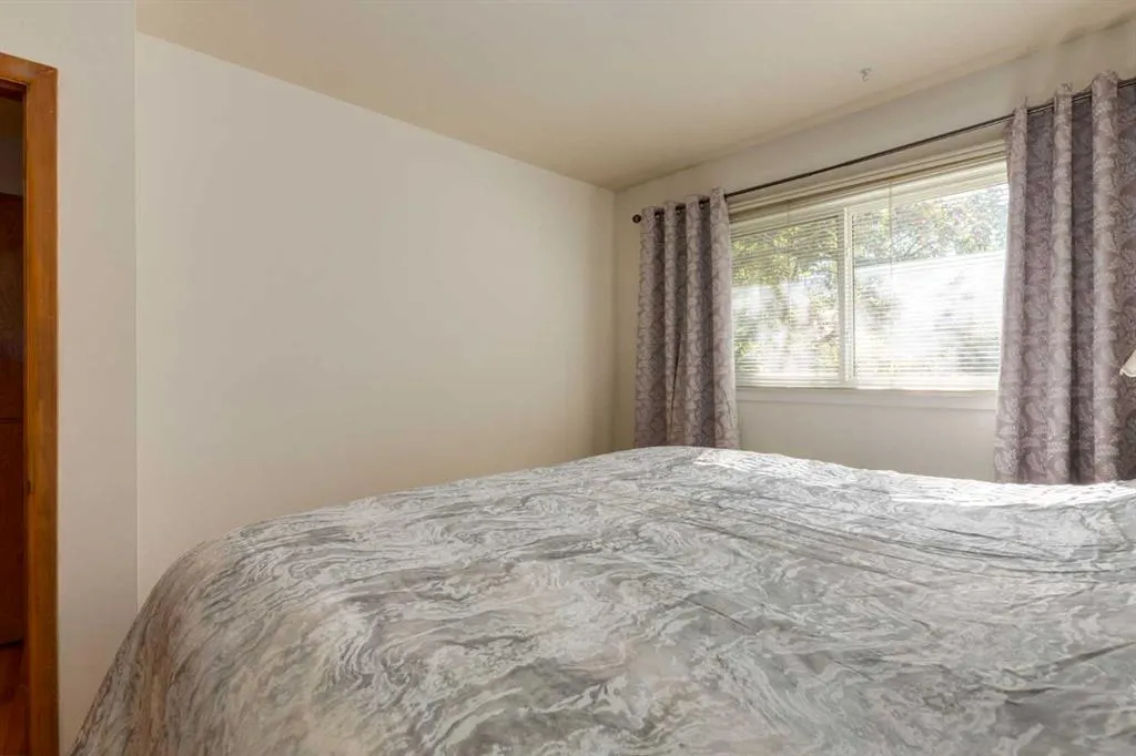 23 Klamath Place SW