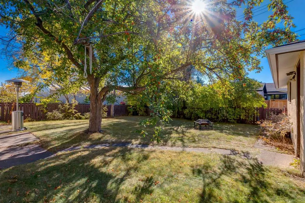 23 Klamath Place SW