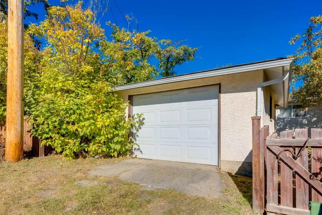 23 Klamath Place SW