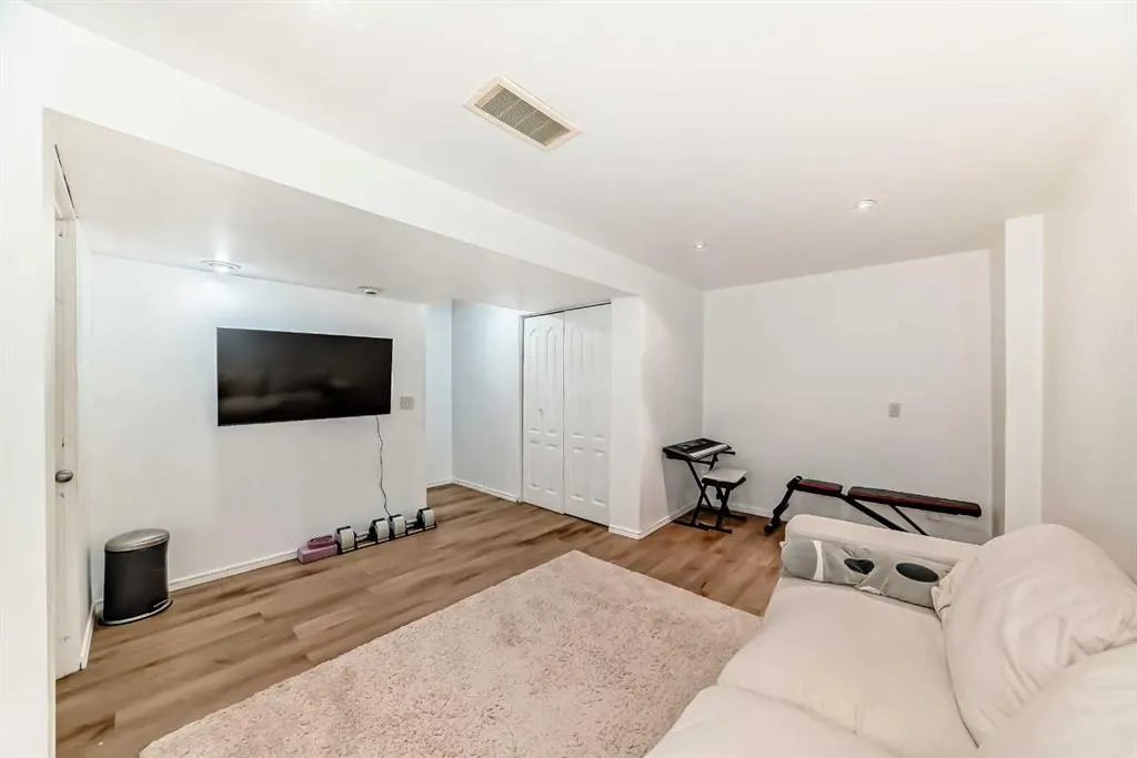 2066 Luxstone Boulevard SW, #402
