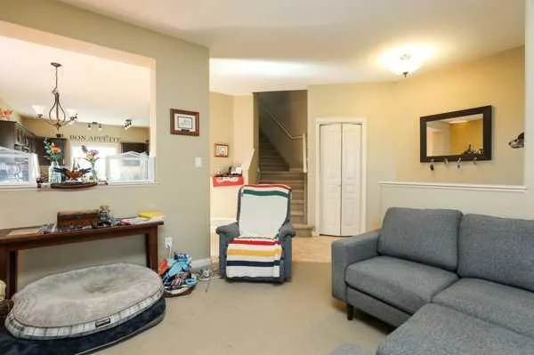 196 Coalbanks Boulevard W