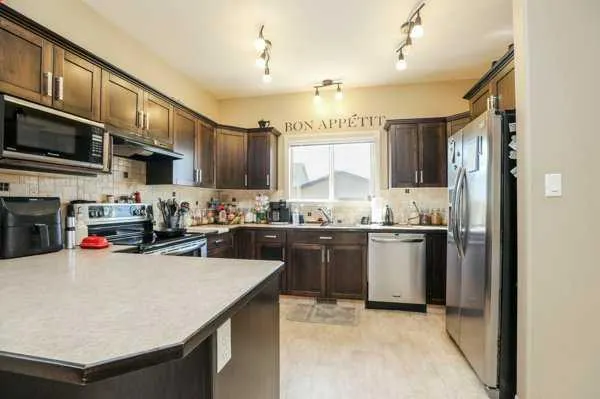 196 Coalbanks Boulevard W