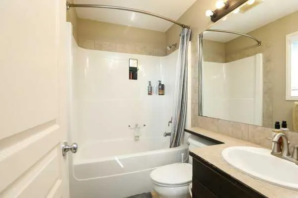 196 Coalbanks Boulevard W