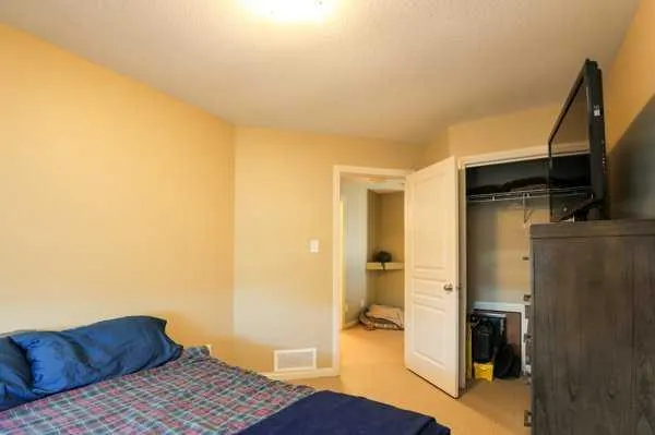 196 Coalbanks Boulevard W