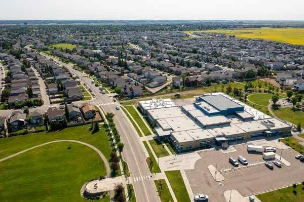 196 Coalbanks Boulevard W