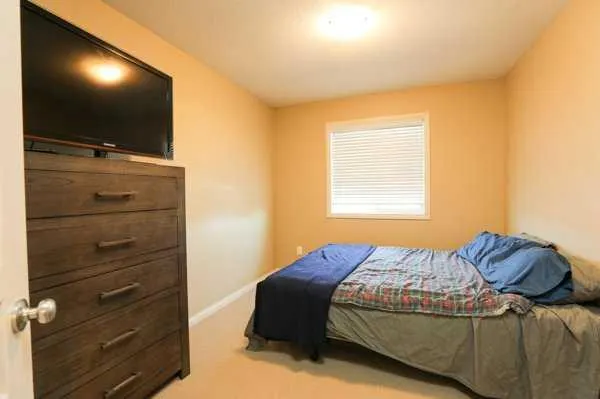 196 Coalbanks Boulevard W