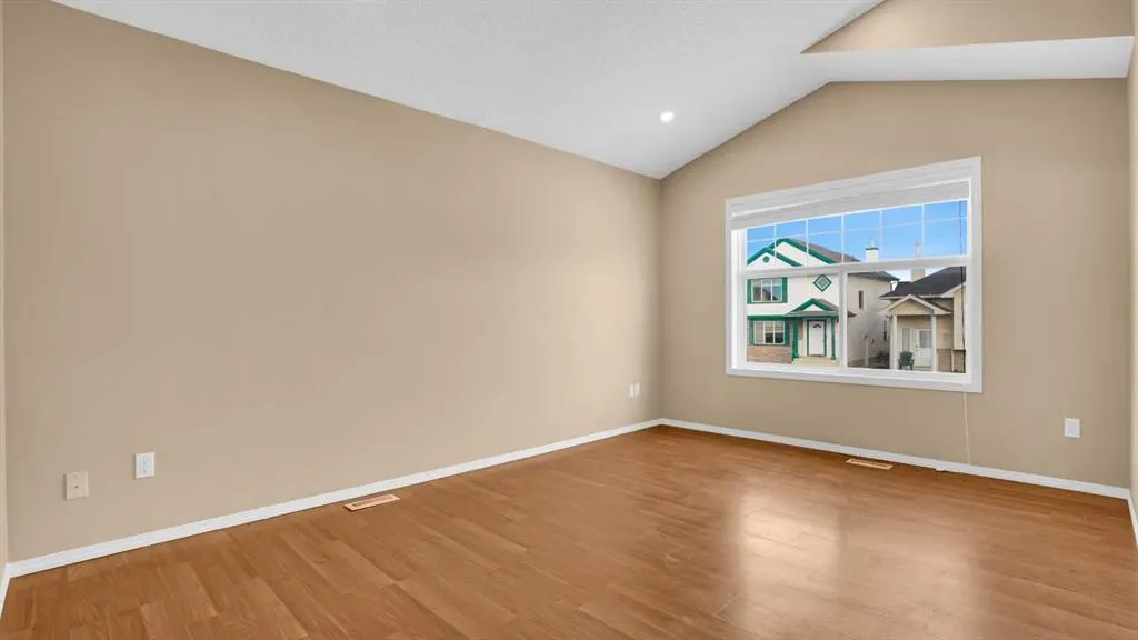 40 saddlefield Road NE