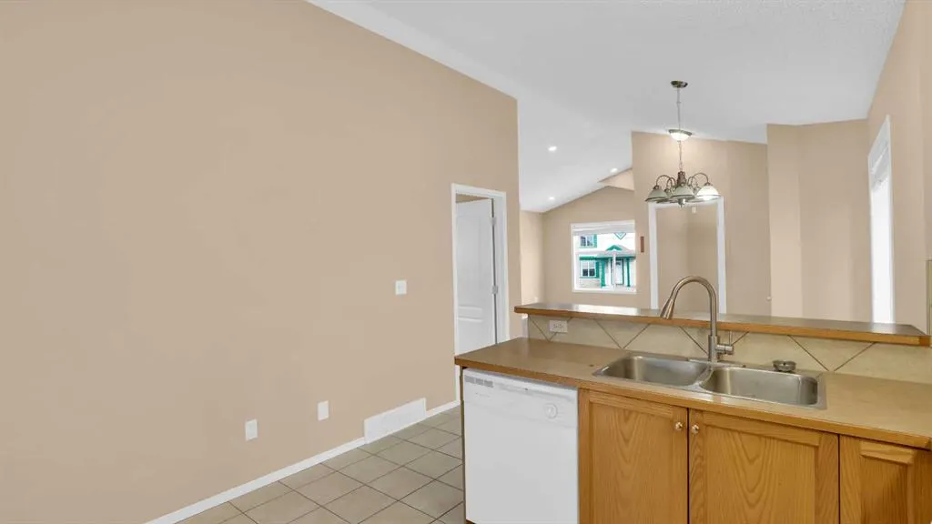 40 saddlefield Road NE