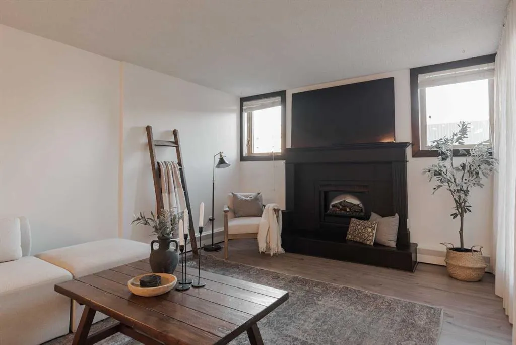 610 Signal Road, #111