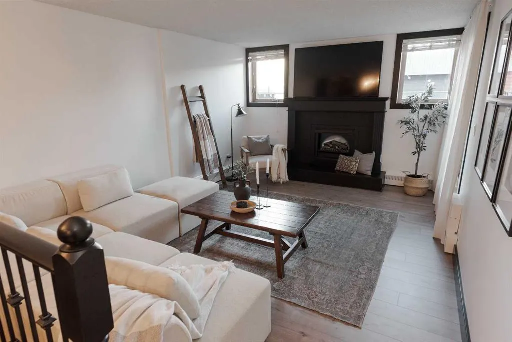610 Signal Road, #111