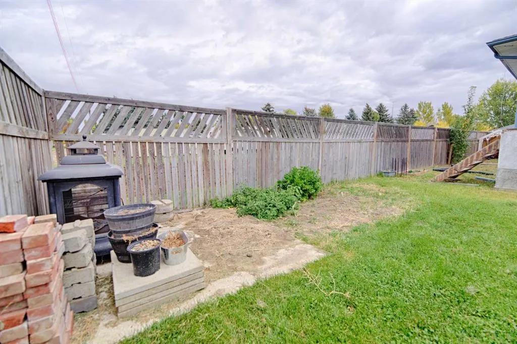 406 A Pioneer Crescent Crescent