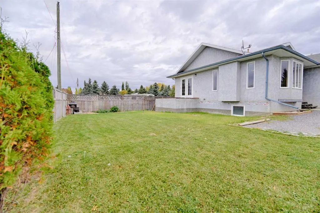 406 A Pioneer Crescent Crescent
