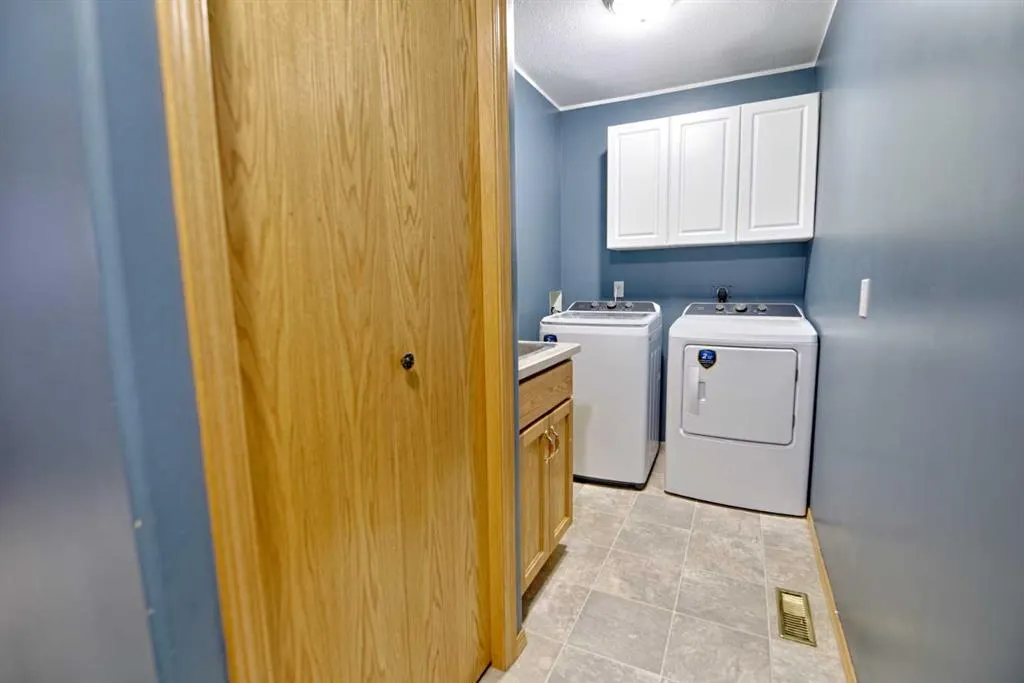 406 A Pioneer Crescent Crescent